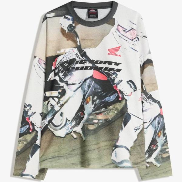 camiseta Bershka blanco con diseños