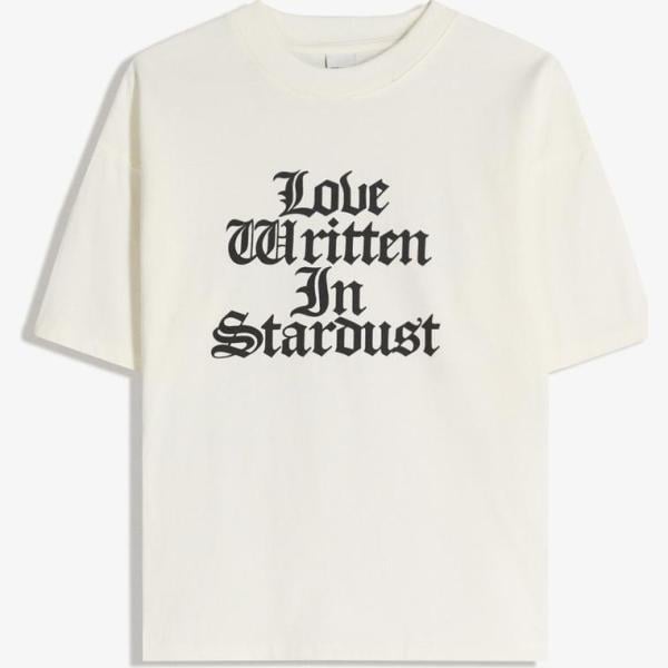 camiseta Bershka blanco con diseños