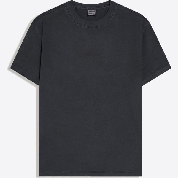 camiseta Bershka gris con diseños