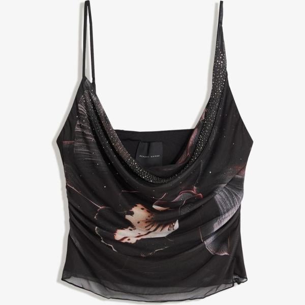 top Bershka blanco con diseños