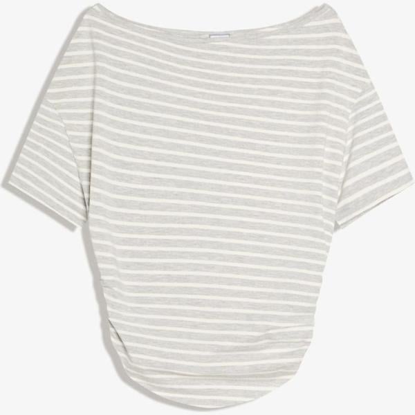 camiseta Bershka blanco con diseños