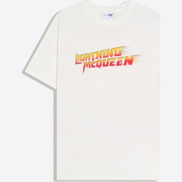 camiseta Bershka blanco con diseños
