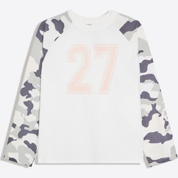 camiseta Bershka blanco con diseños