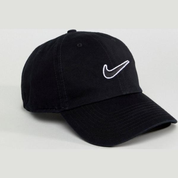 Cappello con visiera e fibbia con logo nero Nike
