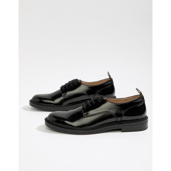 Scarpe stringate con stringhe effetto vernice con tacco basso taglia media con punta smussata in denim Bershka