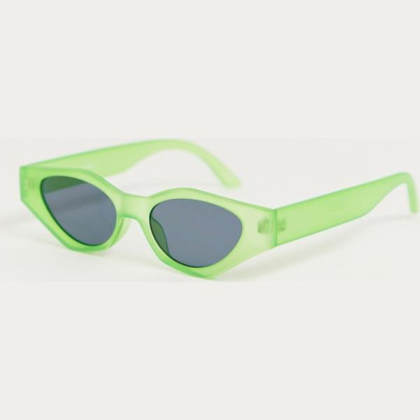 Occhiali da sole a gatto petite lenti scure stanghette sottili verde Asos Design
