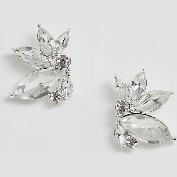 Orecchini a bottone con strass farfalla con perle True Decadence