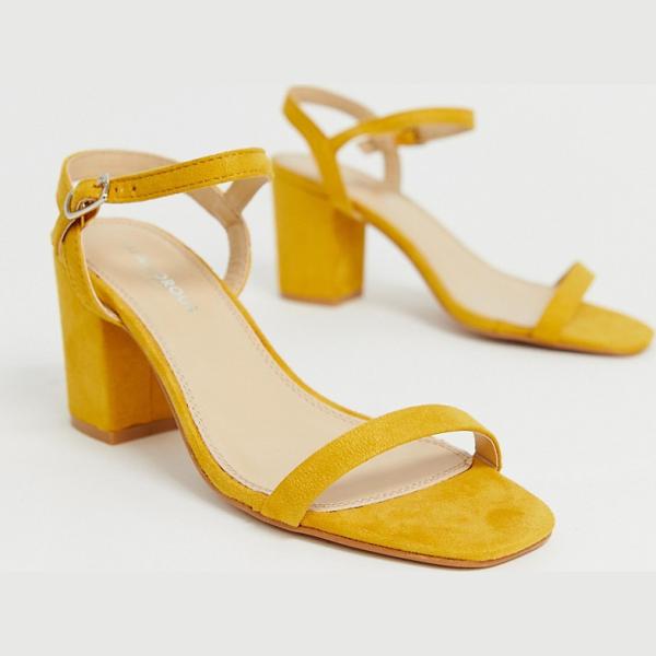 Sandali con stampa e tacco largo collo aperto pianta larga Glamorous Wide Fit