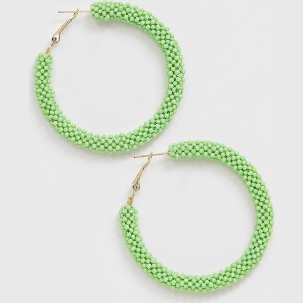 Orecchini petite con perline a scatto verde e oro Asos Design