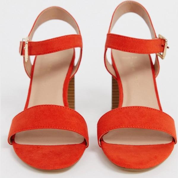 Sandali con tacco largo e fibbia pianta larga New Look Wide Fit