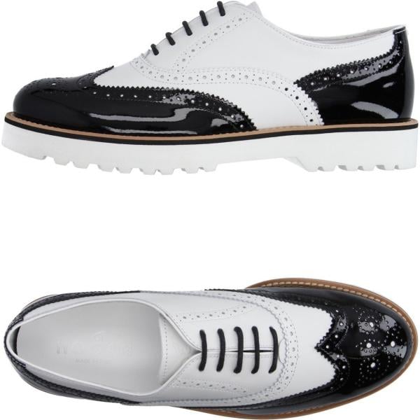 scarpe stringate da donna in bianco neve effetto vernice con tacco squadrato a punta tonda in pelle Hogan