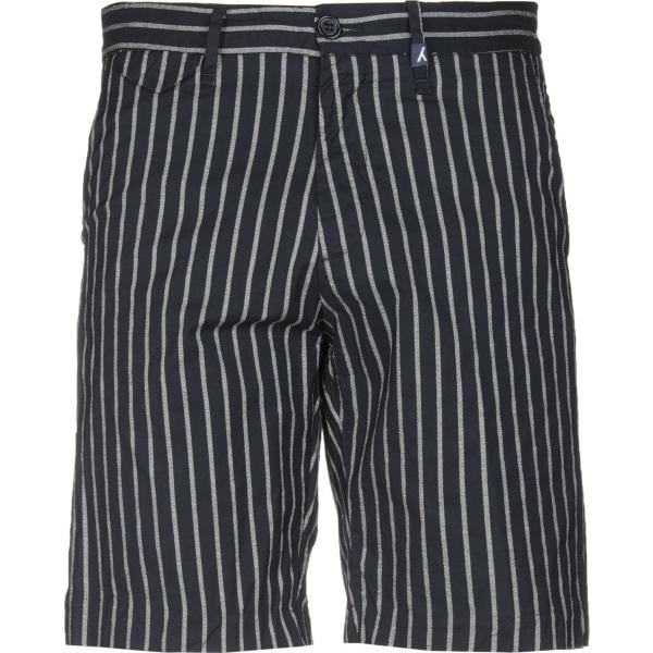 Pantaloni corti e shorts Myths a righe